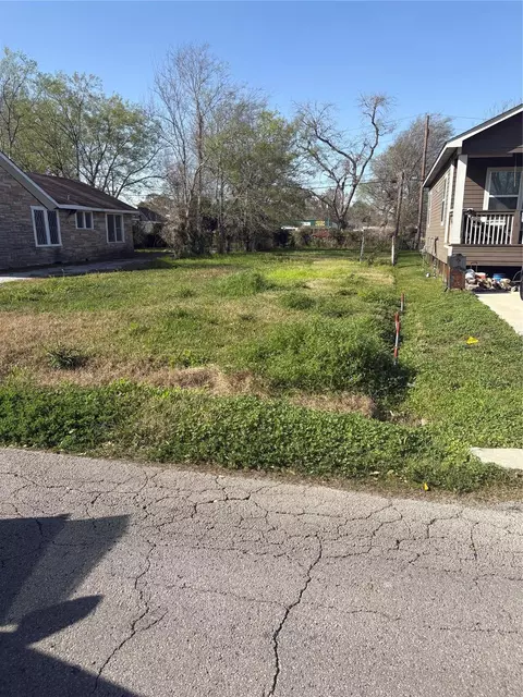 2640 Euclid St, Beaumont, TX 77705