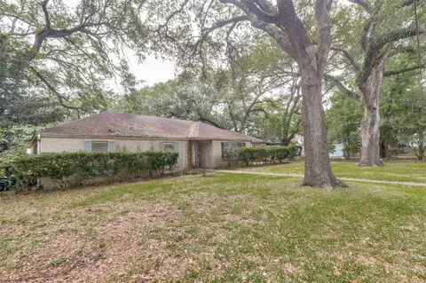 801 S Jackson St, Alvin, TX 77511