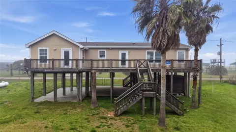 1972 Avenue D, Crystal Beach, TX 77650