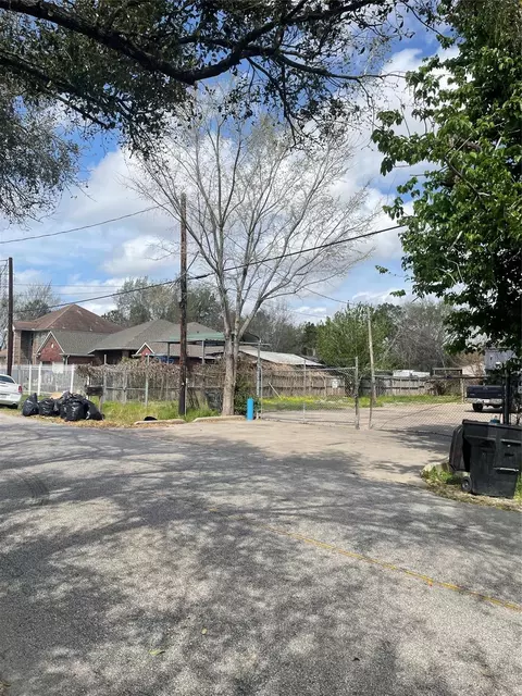 11619 Palmsprings Dr, Houston, TX 77034