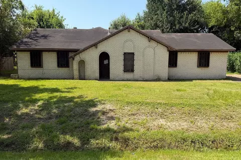 550 E Melville Dr, Crosby, TX 77532