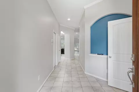 Entry Way - 9217 Silver Back Trl, Conroe, TX 77303 photo 2 of 8