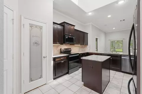 Kitchen - 9217 Silver Back Trl, Conroe, TX 77303 photo 3 of 4