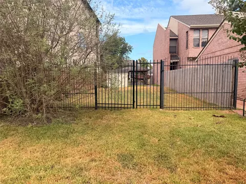 721 Paradise Ln, Montgomery, TX 77356
