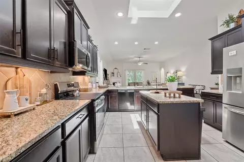 Kitchen - 9114 Silver Back Trl, Conroe, TX 77303 photo 2 of 2