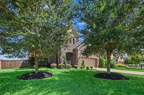 641 Kickapoo Ct, Webster, TX 77598 photo 3