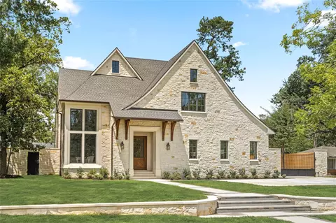521 Trails End St, Houston, TX 77024