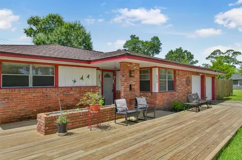 523 Oakdale Ave, Shoreacres, TX 77571