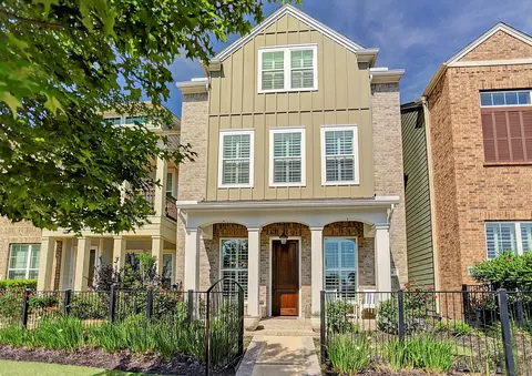 31 E Breezy Way, The Woodlands, TX 77380