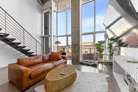 2000 Bagby St #7416, Houston, TX 77002