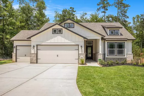 2247 Riveroaks Dr, West Columbia, TX 77486