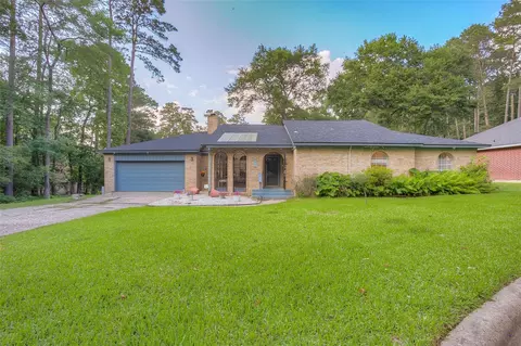 404 River Oaks Dr, Huntsville, TX 77340