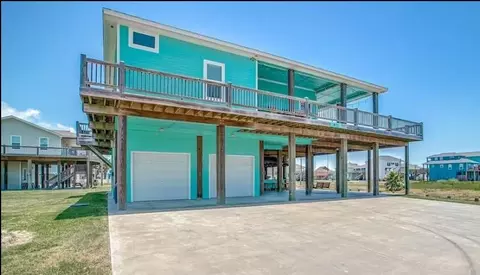 922 Palmridge Dr, Crystal Beach, TX 77650