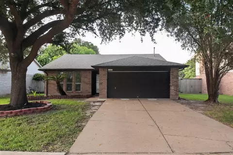 15410 Wildwood Lake Dr, Houston, TX 77083
