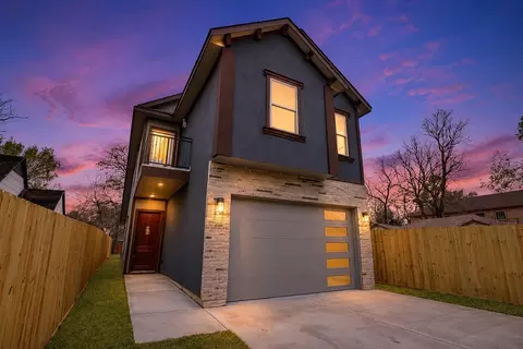 8422 Lanewood Dr, Houston, TX 77016