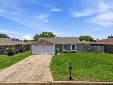 412 28th Ave N, Texas City, TX 77590