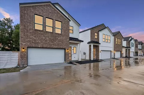 5811 Outer Banks St, Houston, TX 77091