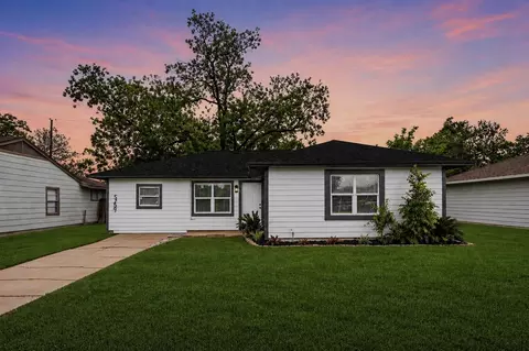 5759 Belneath St, Houston, TX 77033