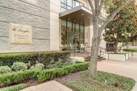 2211 Briarglen Dr #604, Houston, TX 77027