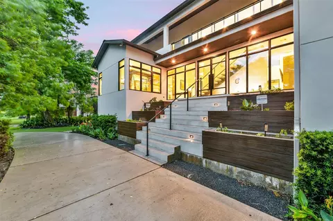 5015 S Braeswood Blvd, Houston, TX 77096