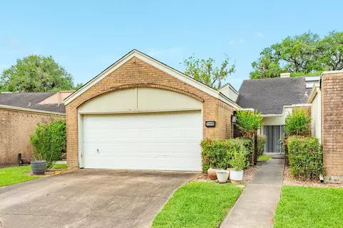 1808 Veranda Dr, West Columbia, TX 77486