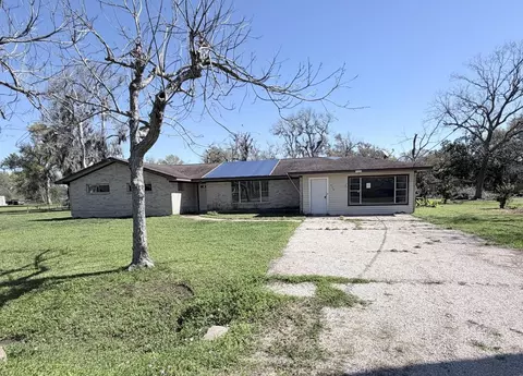 419 Lee Ave, Jones Creek, TX 77541