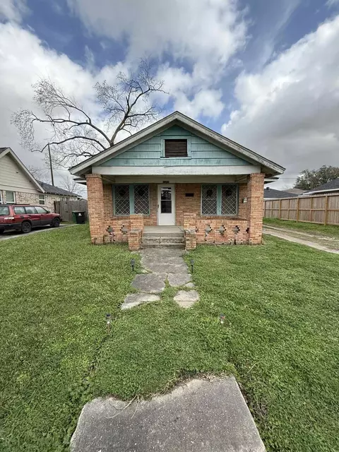 7351 Walker St, Houston, TX 77011
