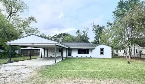 307 E Walnut Ave, Winnie, TX 77665