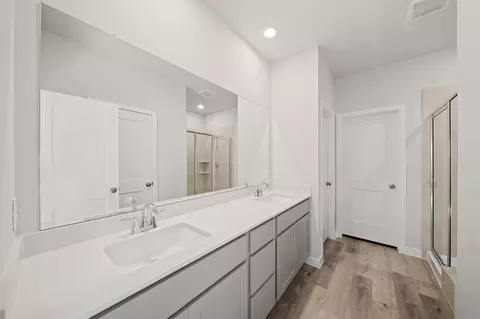 Bath - 16969 Hazelnut Dr, Conroe, TX 77302 photo 1 of 3
