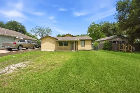 2326 12th Ave N, Texas City, TX 77590