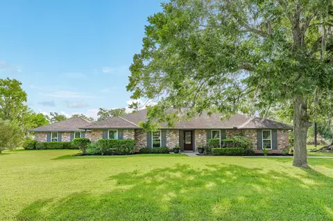 114 Division Rd, Lake Jackson, TX 77566