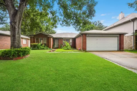 1723 Oak Ridge Dr, Kemah, TX 77565