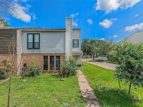 924 Navidad St, Bryan, TX 77801