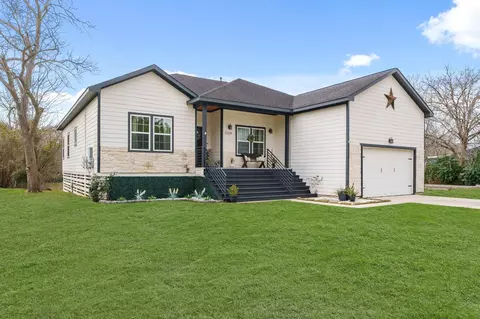 5129 Shady Oaks Ln, Friendswood, TX 77546