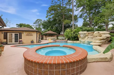 7010 River Mill Dr, Spring, TX 77379