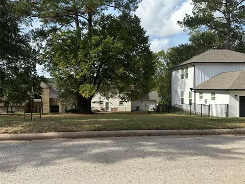 652 Cherry Hills Dr, Huntsville, TX 77340