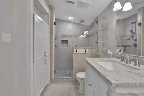 Bath - 20 Ridgeway Dr, Coldspring, TX 77331 photo 2 of 3