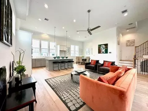 819 Bringhurst St, Houston, TX 77020