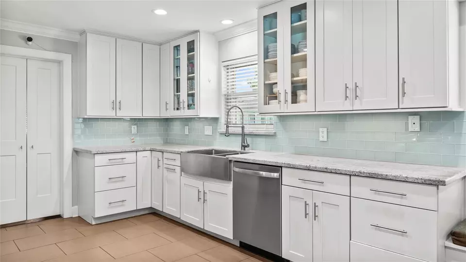 Kitchen - 11003 Crestmore St, Houston, TX 77096 photo 2 of 4