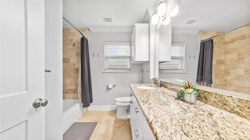 Bath - 11003 Crestmore St, Houston, TX 77096 photo 3 of 4