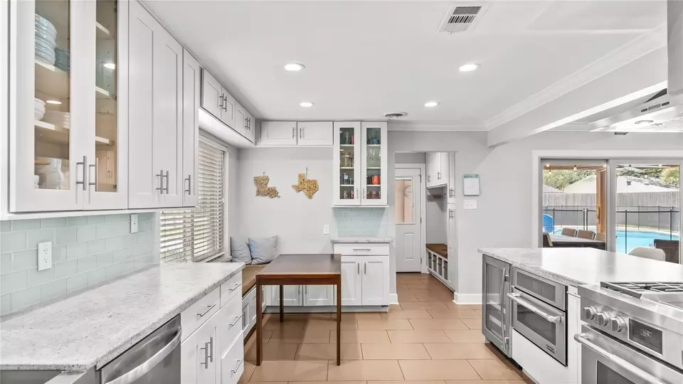 Kitchen - 11003 Crestmore St, Houston, TX 77096 photo 3 of 4