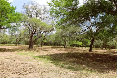 1105 Lakewood Ln, Sheridan, TX 77475