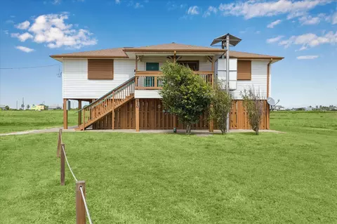 920 4th St, Port Bolivar, TX 77650