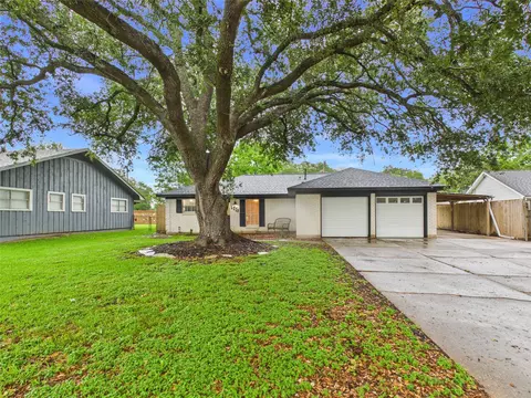 1213 Southbend Dr, Alvin, TX 77511