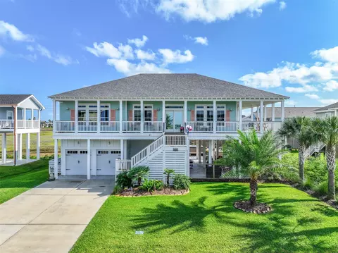 9207 W Bay Rd, Galveston, TX 77554