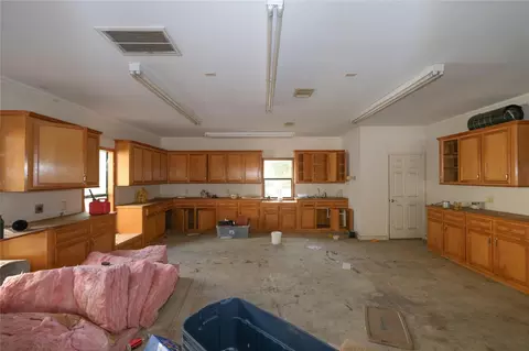 Kitchen - 170 W W Crk, Trinity, TX 75862 photo 5 of 6