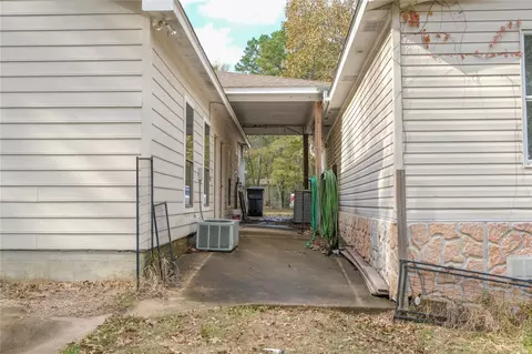 Exterior - 170 W W Crk, Trinity, TX 75862 photo 7 of 9