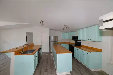 Kitchen - 170 W W Crk, Trinity, TX 75862 photo 1 of 6