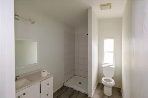 Bath - 170 W W Crk, Trinity, TX 75862 photo 1 of 1