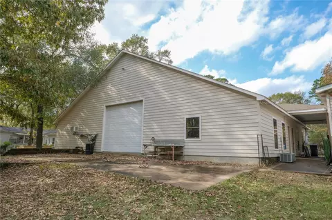 Exterior - 170 W W Crk, Trinity, TX 75862 photo 6 of 9